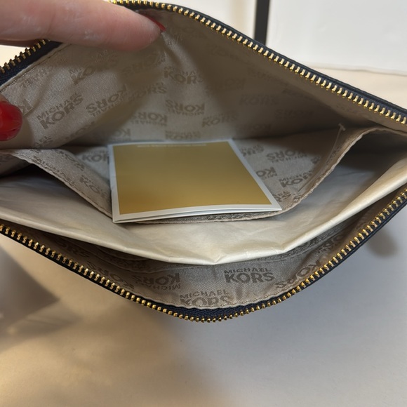 Michael Kors Navy leather wristlet in excellent condition NWT - Picture 4 of 9